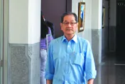 患嚴重帕金森氏症？吳乃仁無攙扶赴健身房　台大名醫揭病程