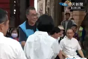 李四川新莊強碰蘇巧慧　被黑怕了？等她握完手才敢坐