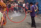 大溪廟會遶境惹議！工作人員竟朝人群丟排炮　險炸到孩童