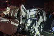 影/國1彰化段凌晨3車追撞　休旅車頭全毀駕駛一度受困
