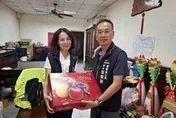 台中霧峰拜票爆衝突！女里長遭潑穢物攻擊　警方逮人送辦
