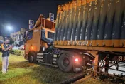 影/新北五股聯結車自撞分隔島　司機酒測值爆表遭送辦