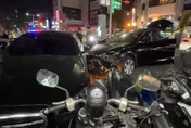 高雄夜市連環車禍！賓士擋下「重大事故」　車主：人沒事最重要