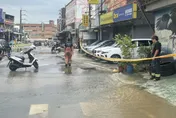 新莊路面破裂地下水管爆裂　泥水狂噴702戶停水