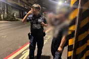 暖暖男單手騎車蛇行安全帽未扣　警攔查驗出毒駕
