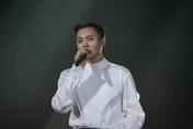 許富凱開唱強碰白海豚！苦笑喊「辦小巨蛋有多難」　思念亡父忍不住淚崩