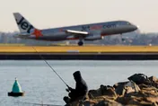 險相撞！捷星航空雪梨機場滑行險撞卡達航空　機師嚇傻急踩剎車