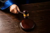 兒子藥袋遭丟垃圾桶！單親媽私刑霸凌少年　判拘役緩刑2年