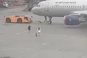 錯過班機竟衝上停機坪！俄羅斯2女子追飛機　機場緊急攔人