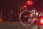 台南新化驚傳「休旅車卡在平交道動不了」　疑高速行駛失控自撞