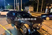 影/台南新市驚傳「休旅車卡在平交道動不了」　疑高速行駛失控自撞