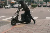 路口「熄火牽車」過斑馬線仍算闖紅燈　最高罰2700元