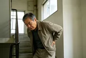 腰痛一直治不好！6旬翁排尿不順　竟是攝護腺癌轉移脊椎