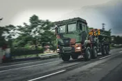 影/漢光42號8軍團雷霆2000出動　火箭打擊南部來犯敵軍