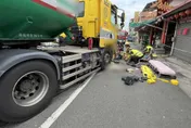 轉彎變奪命盲區！南投74歲老翁騎車遭曳引車輾拖不治