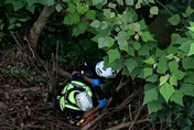 女騎自行車摔落埔里虎頭山15m深邊坡　消防吊掛救出