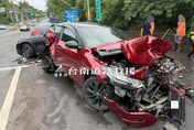 台南台84線爆5車連環撞！「車頭擠扁」驚人畫面曝