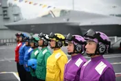 世上最危險45英畝 ！央視揭密福建艦航母甲板「彩虹戰隊」