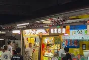 東大門夜市驚傳砸店！鋁棒男囂張敲爛炸物攤　遊客嚇傻