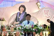 民進黨台中市議員楊典忠愛妻喻梅芝癌逝　盧秀燕出席告別式