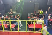 影/大寮200人狂歡越南大舞廳GG！警抄毒、21逃逸移工