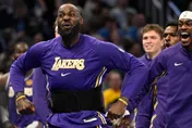 NBA/詹皇當YouTuber了！頻道剛開秒破30萬訂閱