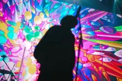 覆面系鬼才Eve台北開唱！害羞親唸手幅應援　終場加碼神曲歌迷狂喜