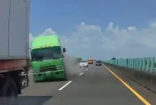 影/國1新營段槽車疑爆胎翻覆！駕駛當場慘死　出事瞬間曝