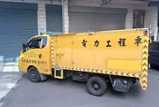 影/雙北偽台電工程車瘋狂違規！警三峽攔查駕駛當場開罰