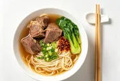 Joeman逼煮牛肉麵掀熱議！營養師：紅燒一碗870大卡