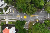 告別6岔路口！高雄左營設「標線型圓環」　行車動線超清晰