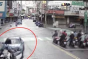 影/新北泰山BMW龜速撞倒3機車　駕駛抽搐肇逃