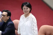 青鳥慘了！抹紅翁曉玲賣台當場抓包　本尊硬起來開告「刑事局見」