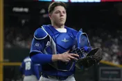 MLB/蹲到吐？道奇捕手7局身體不適退場　羅伯茲曝原因