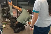 高雄捷運電梯突故障！6旅客受困逾1小時　脫困方式超驚險