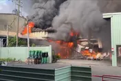 影/南投「日香食品」工廠大火！疑鍋爐爆炸整間陷火海