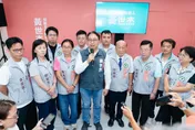 黃世杰公布競選團隊　萬老師入列、母雞綁小雞
