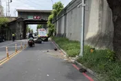 新莊男騎機車載母自撞燈桿　頭部重創送醫不治