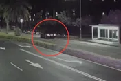 影/淡水賓士翁半夜撞倒16台機車肇逃　遭逮辯「腰痛」