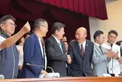 韓國瑜兩度握手破冰！傅崐萁談「辭總召」：忘了