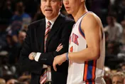 NBA/丹東尼入選名人堂！林書豪曬「林來瘋」時期合照深情告白恩師