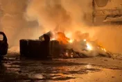 影/台南安南區火警大爆炸！10多人受傷、救護車被炸毀