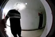 陸女家中開小檯燈被投訴！鄰居跨棟嫌太亮「干擾孩子寫作業」