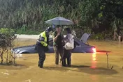 新北台2線驚見泥水困車！2人驚險獲救　石門洞淹水幾乎滅頂