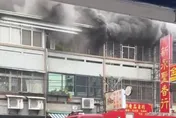 影/好兄弟擠兌？台中「金紙店大火」猛烈延燒、詭異黑煙狂竄