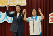 赴金門不只談823！鄭麗文站台力挺陳玉珍：真正的女戰神