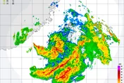 西南風狂炸「15縣市」！高屏急升「大豪雨」警戒防淹水