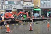 影/高雄「大面積塌陷」災情擴大！怪手、工人全被吞