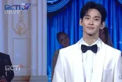 金秀賢沉寂逾1年復出了！印尼首演激動獻唱畫面曝光