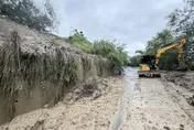 高雄豪雨狂炸！月世界土石坍方搶通　觀音山持續封閉